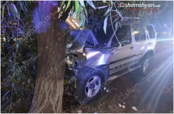 Երևանում «Nissan»-ը բախվել է ծառին. վարորդի ամուսինն ու 7-ամյա երեխան տեղափnխվել են hիվանդանnց